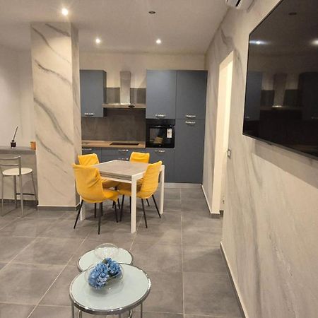 B & B Mali Salerno Buitenkant foto